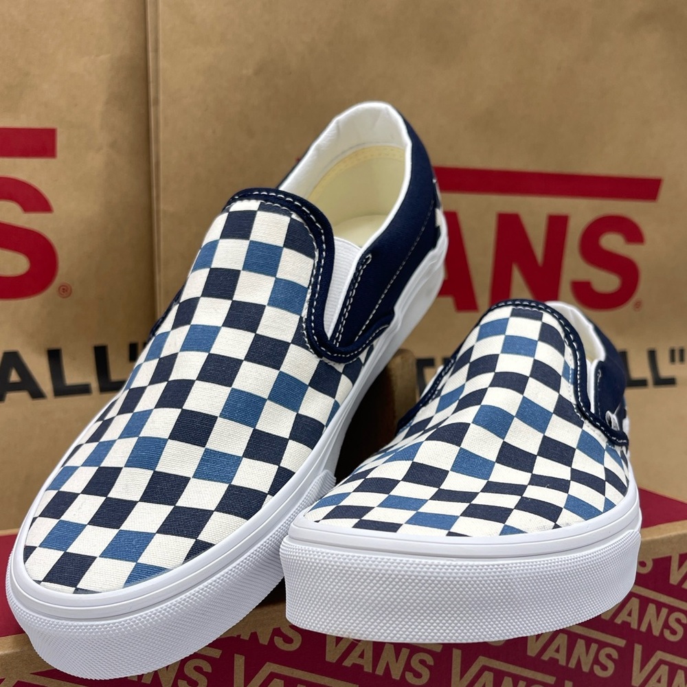 Vans WMNS Blue Checkerboard Classic Slip-On
Tri-Tone Check Navy
VN000D5PBX9 - Picture 2 of 16